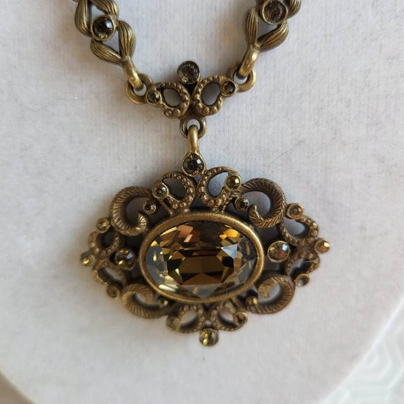 Beautiful and Unique Gothic Look Necklace and earrings set-Stunning - Picture 5 of 9